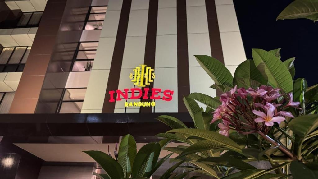 Indies Hotel Бандунг Екстериор снимка